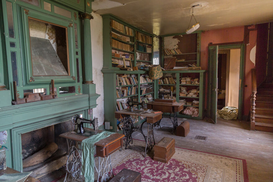 Encontré un castillo histórico abandonado en Francia, donde dejaron todo atrás (17 fotos)