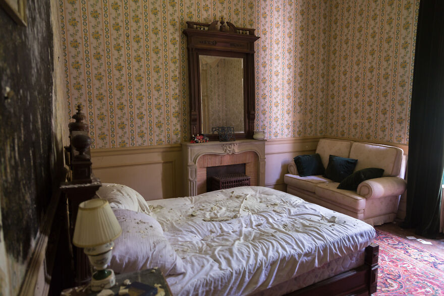 Encontré un castillo histórico abandonado en Francia, donde dejaron todo atrás (17 fotos)