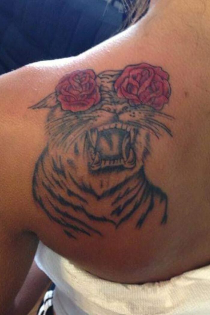 Amigo, tiene hemorroides en los ojos