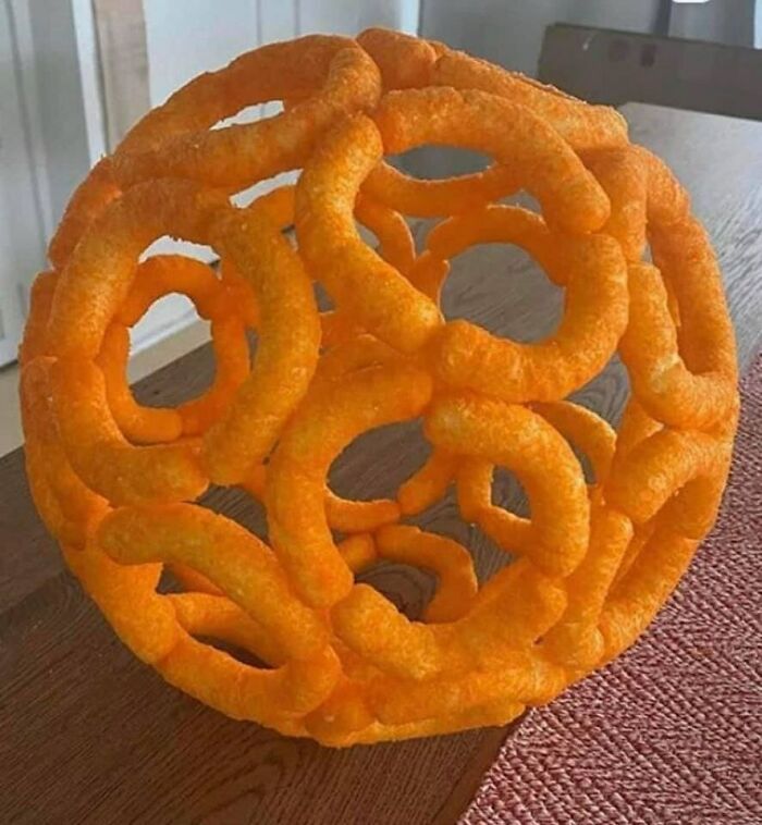 50 Pics Without Context That Get Weirder And Weirder The Longer You Look At Them, As Shared On This Online Group (New Pics)