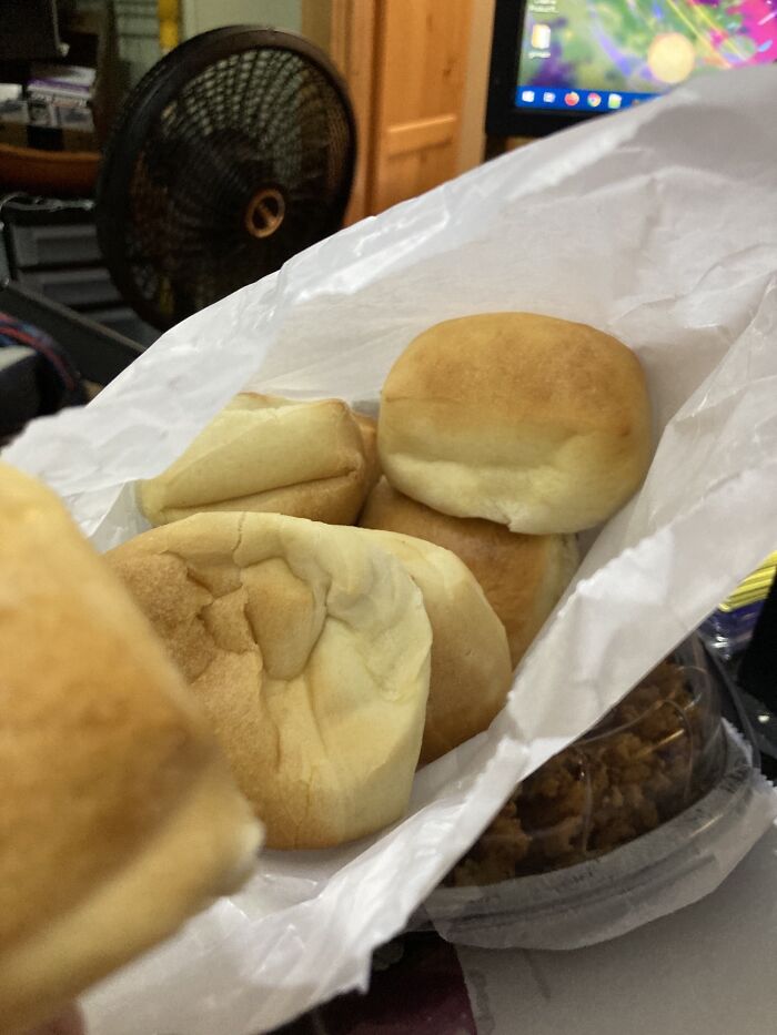 En Texas Roadhouse, encargué algunos panecillos extra para la carne con guarnición. ¡Me dieron una bolsa llena!