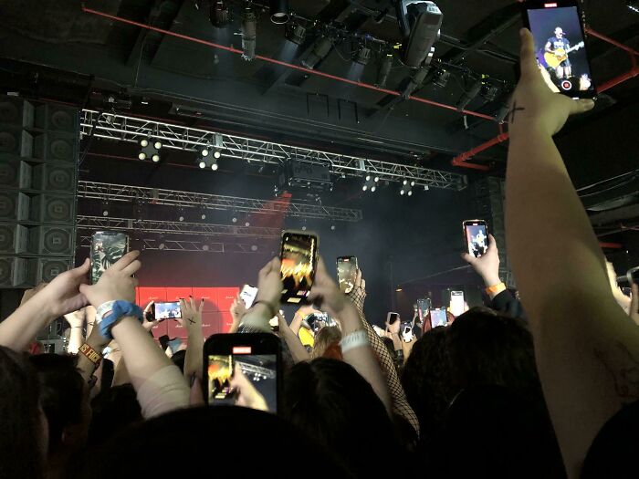 Anoche fui a un concierto y esto es lo que vi durante 3 horas y media
