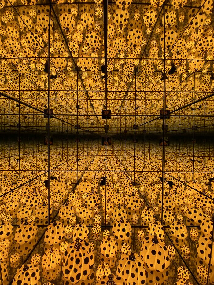 Hoy, tomé esta foto de un espejo infinito en el Museo de Australia del Sur
