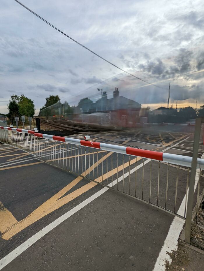 Una toma de larga exposición que hice con mi teléfono creó este tren fantasma