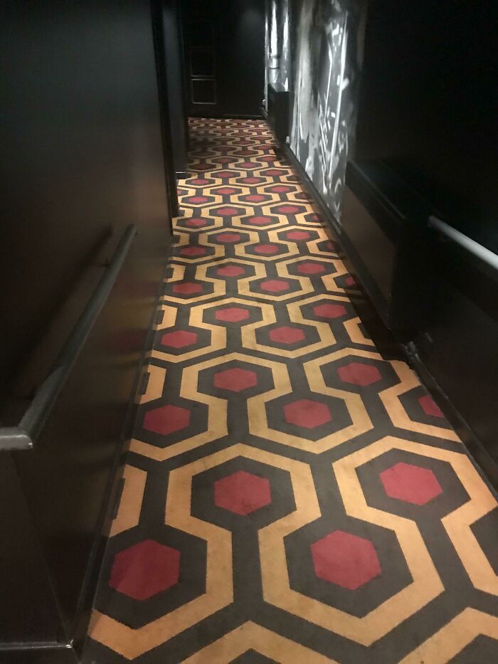  El cine de mi ciudad tiene la alfombra de El resplandor