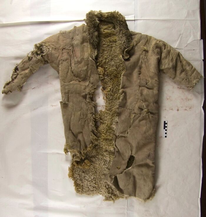 Abrigo de cuero y piel de 2.600 años de antigüedad