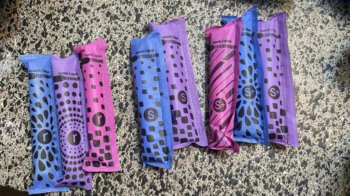 No podía entender por qué seguía cogiendo la talla equivocada de la caja multipack... ¡luego me di cuenta de que las tres tallas vienen en los tres colores!