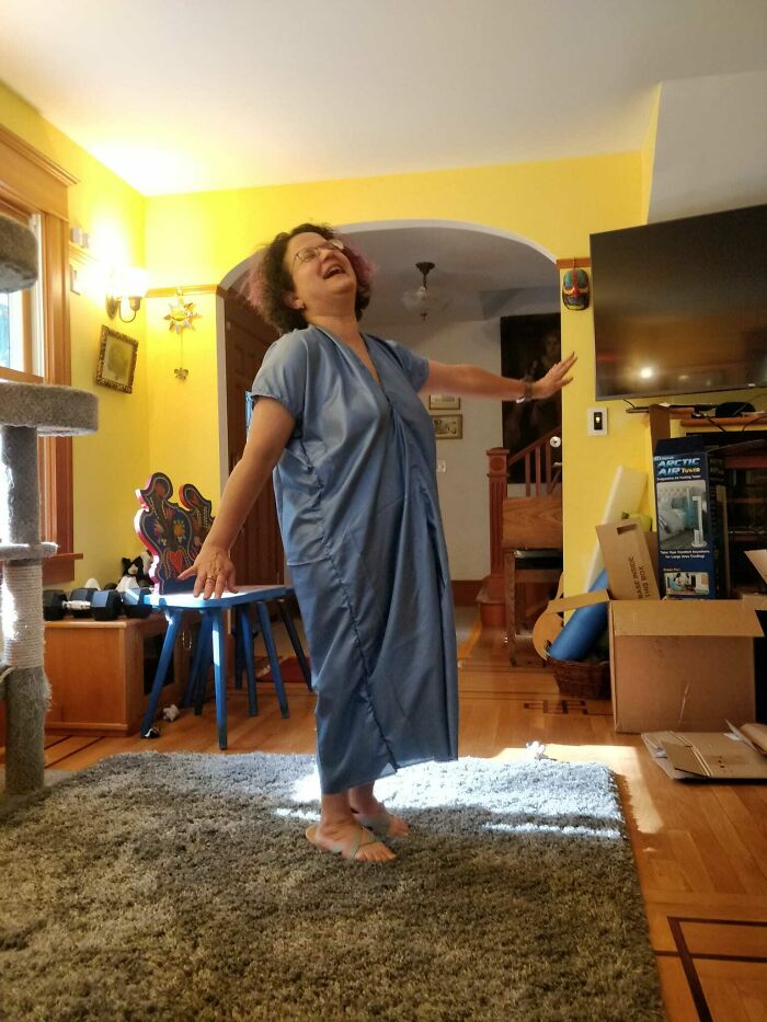 Mi hija dice que parece que debería estar cantando en el coro de la iglesia. Mi segundo intento de vestido, segundo fracaso