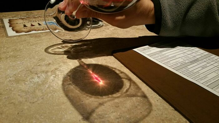 Encontré el ojo de Sauron mientras estaba en una cata de vinos