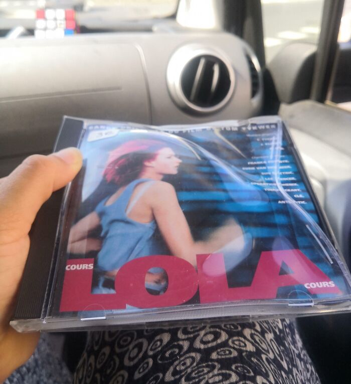 Se ha deformado la cubierta del cd por dejarlo al sol