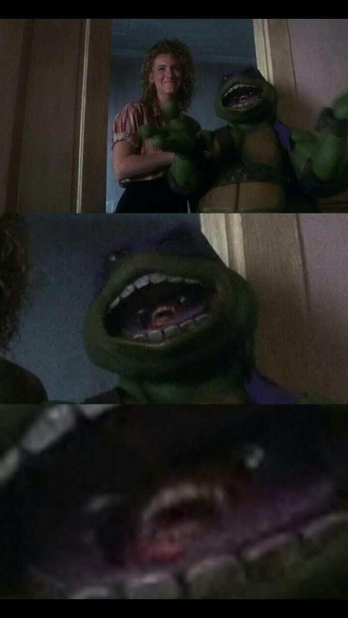 En Las Tortugas Ninja (1990), hay un plano en el que se ve la boca del actor dentro del traje