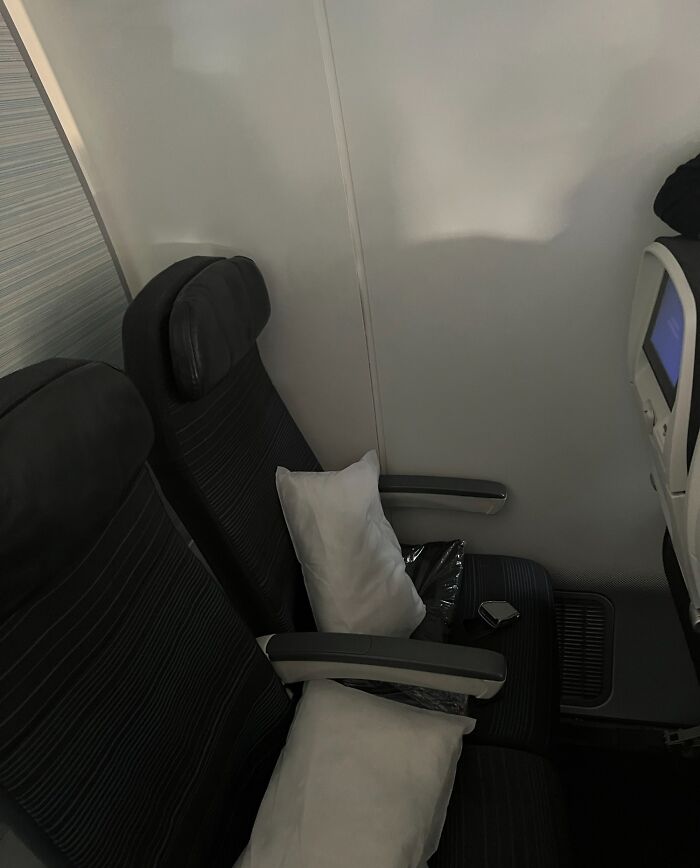 Mi primer vuelo al extranjero en 9 años. Pagué extra por un asiento con ventanilla para poder verlo todo
