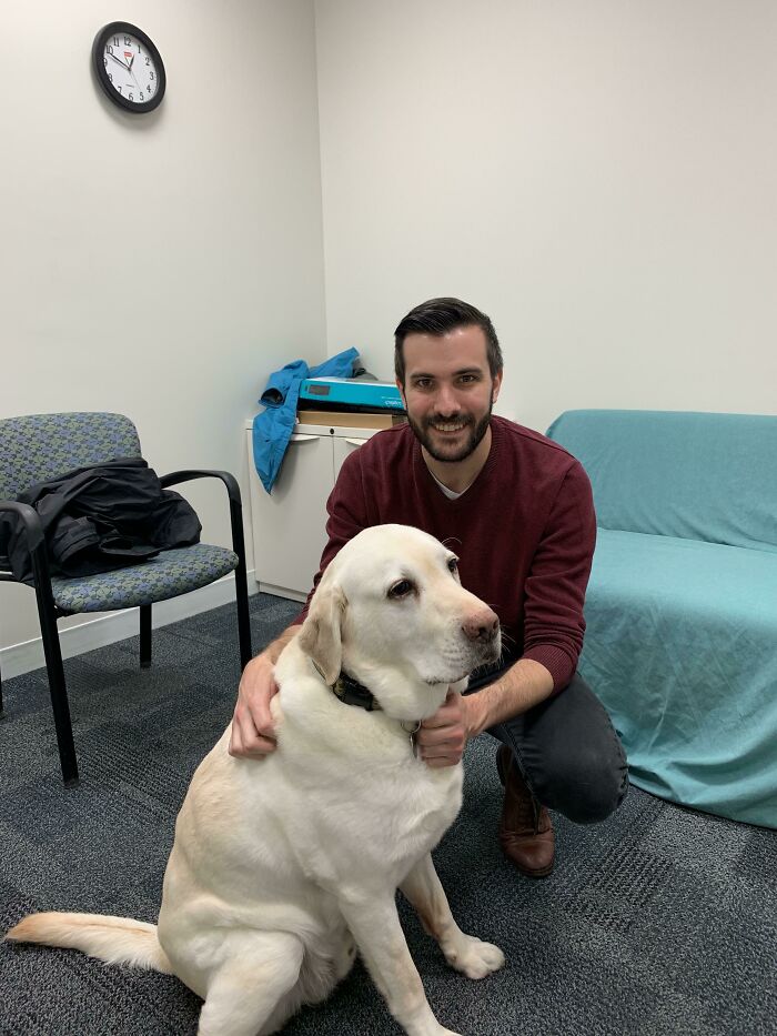 Me ofrecí como paciente para un estudio de investigación sobre los efectos de la terapia canina para la depresión. Este es Thor, estaré trabajando con él hasta el final del estudio, me ha hecho sentir mejor