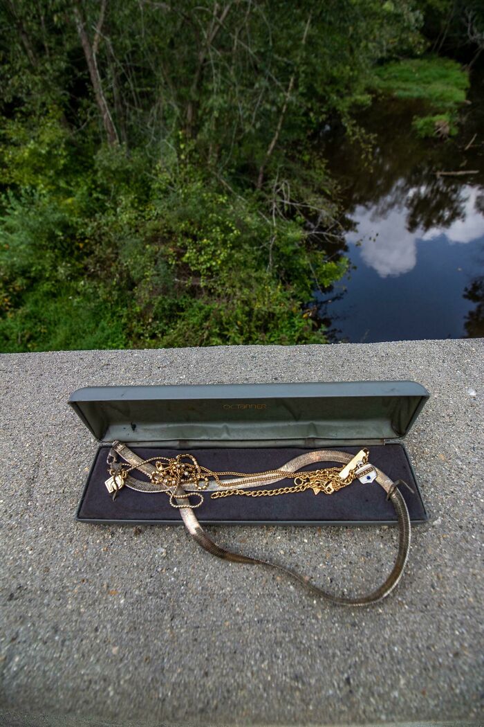 Creo que he llegado oficialmente a la cima de mi carrera de pesca magnética. ¡La única razón por la que lo atrapé fue porque tiene un pestillo magnético!