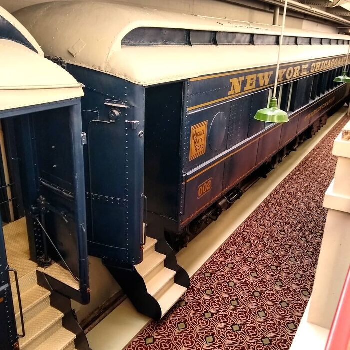 Este hotel en el que me quedé solía ser una estación de ferrocarril y tenía dentro un tren de verdad, con habitaciones en cada vagón