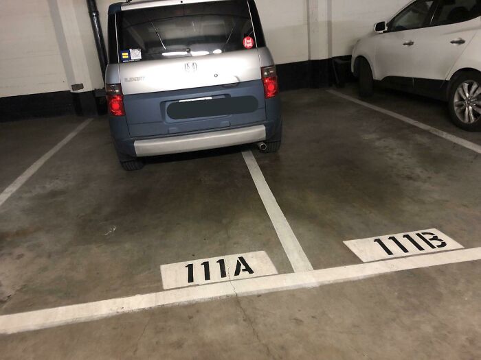 Pago 125 dólares al mes por aparcar en mi plaza. Soy el 111B. Este idiota es mi vecino