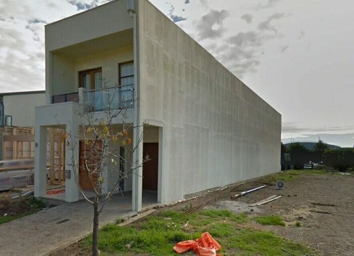 Someone Is Documenting Ugly Houses They See Around Adelaide, And These 35 Do Not Disappoint