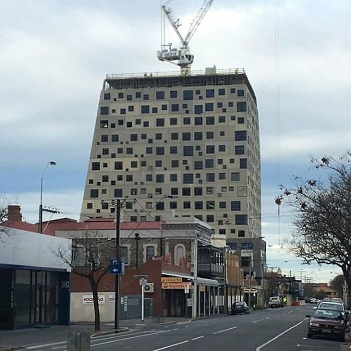 Someone Is Documenting Ugly Houses They See Around Adelaide, And These 35 Do Not Disappoint