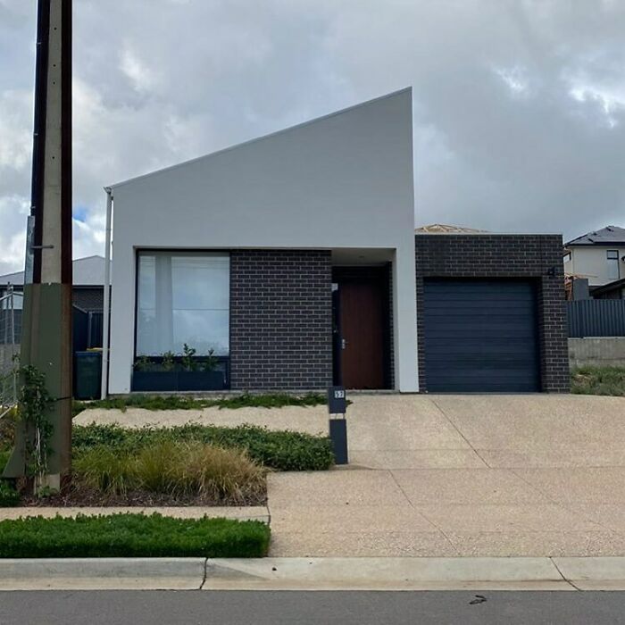 Someone Is Documenting Ugly Houses They See Around Adelaide, And These 35 Do Not Disappoint