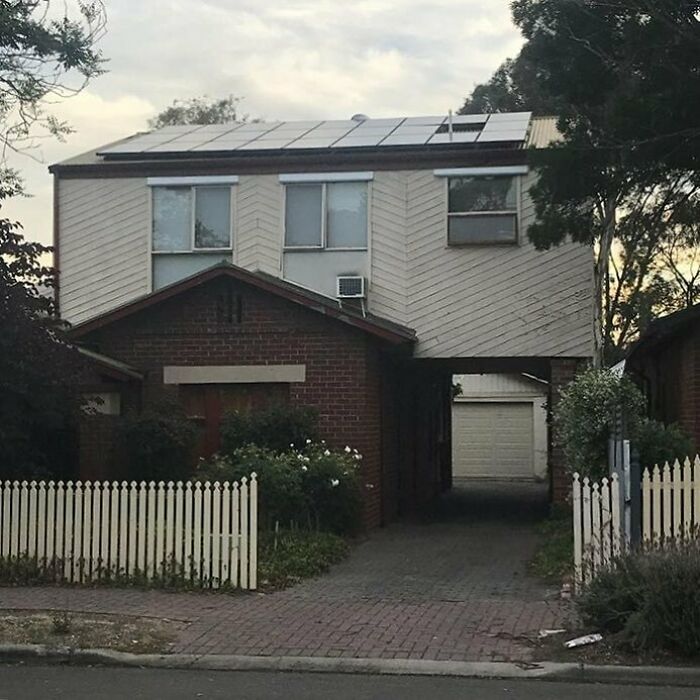 Someone Is Documenting Ugly Houses They See Around Adelaide, And These 35 Do Not Disappoint