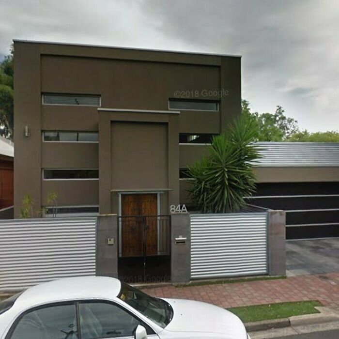 Someone Is Documenting Ugly Houses They See Around Adelaide, And These 35 Do Not Disappoint