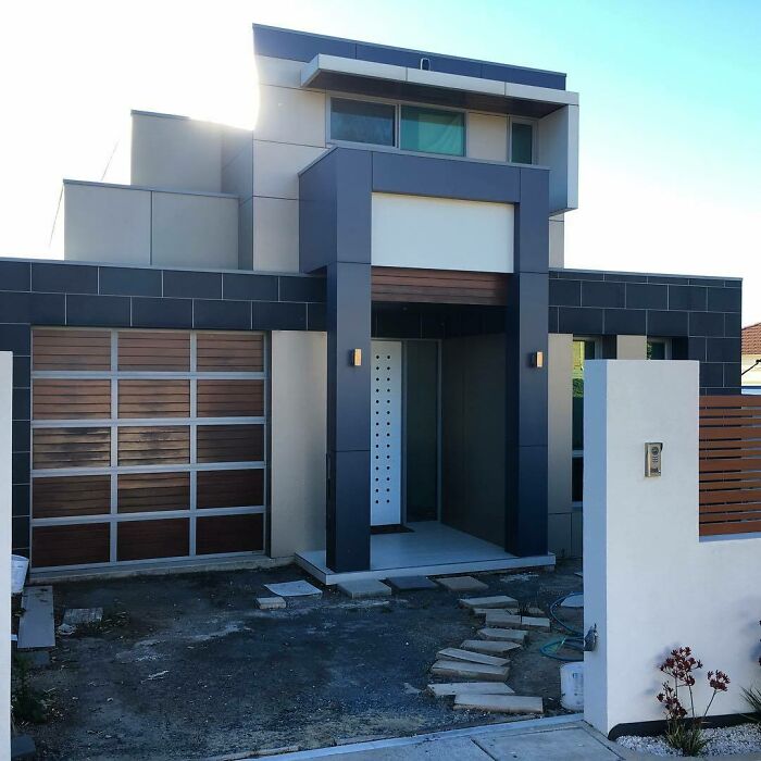 Someone Is Documenting Ugly Houses They See Around Adelaide, And These 35 Do Not Disappoint