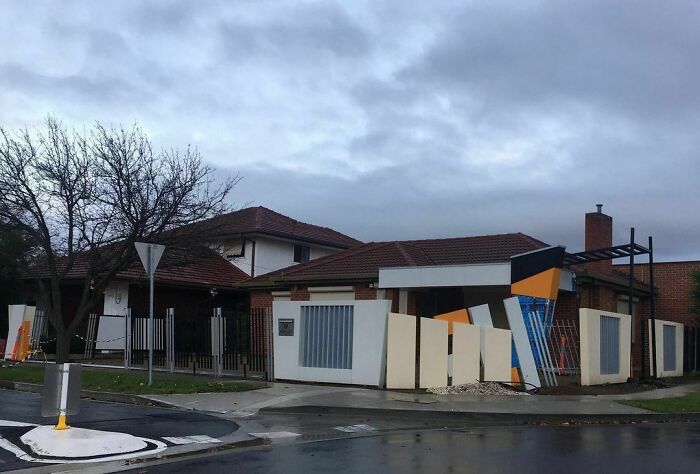Someone Is Documenting Ugly Houses They See Around Adelaide, And These 35 Do Not Disappoint