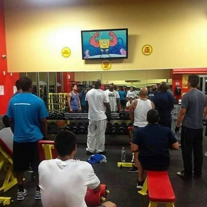 50 Confusing And Funny Photos Without Any Context, As Shared By This Instagram Page
