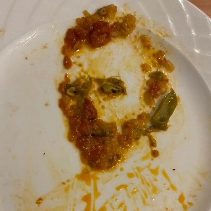 50 Confusing And Funny Photos Without Any Context, As Shared By This Instagram Page