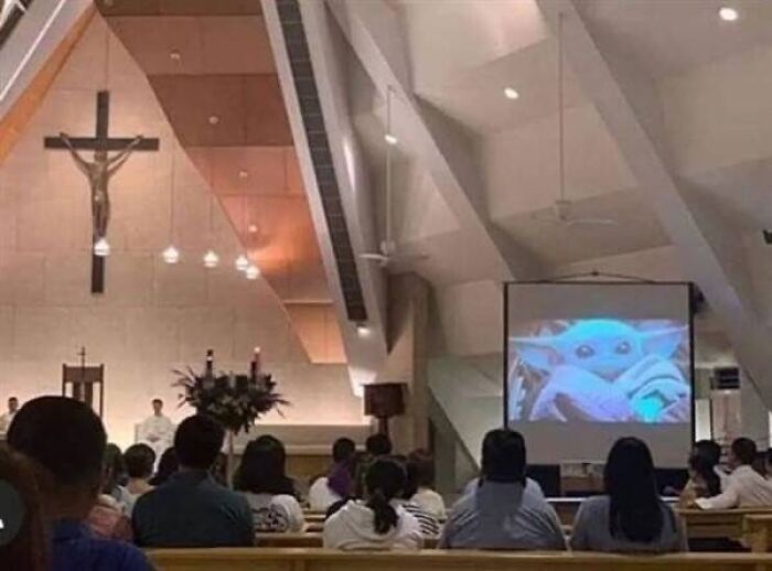 50 Confusing And Funny Photos Without Any Context, As Shared By This Instagram Page