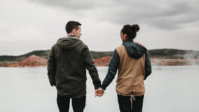 "En realidad es muy raro cuando lo piensas": 25 Cosas consideradas normales que en realidad son extrañas, compartidas por nuestra comunidad
