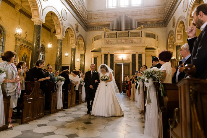 25 Tradiciones de boda muy tontas que la gente aborrece