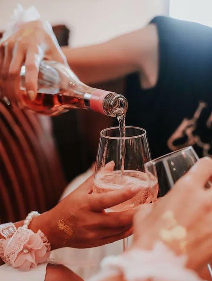 25 Tradiciones de boda muy tontas que la gente aborrece