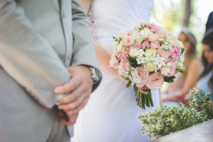 25 Tradiciones de boda muy tontas que la gente aborrece