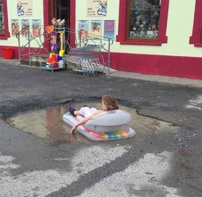 50 Confusing And Funny Photos Without Any Context, As Shared By This Instagram Page