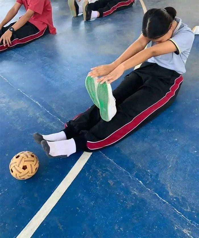 50 Confusing And Funny Photos Without Any Context, As Shared By This Instagram Page