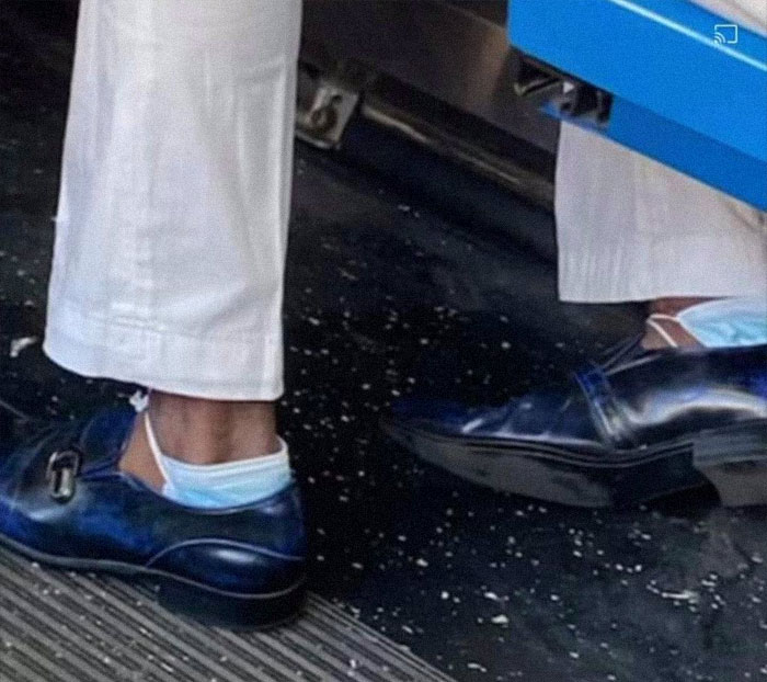 50 Confusing And Funny Photos Without Any Context, As Shared By This Instagram Page