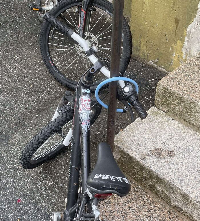 Así encadenó la bicicleta mi hermanito 