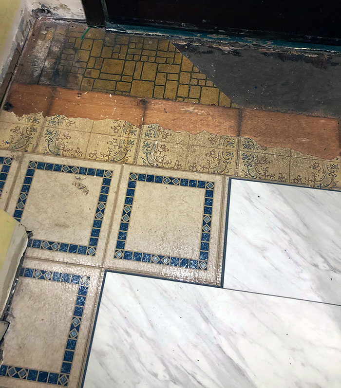 Estamos cambiando el piso de la cocina. Aquí están todos los pisos de esta casa desde que fue construida en 1880