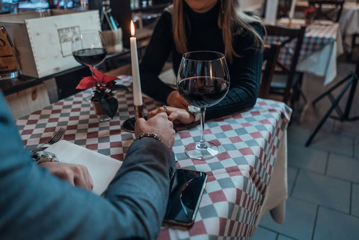 20 Hombres revelan el momento exacto que les hizo querer casarse con su mujer