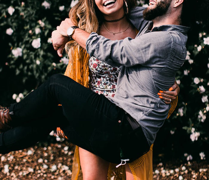 20 Hombres revelan el momento exacto que les hizo querer casarse con su mujer