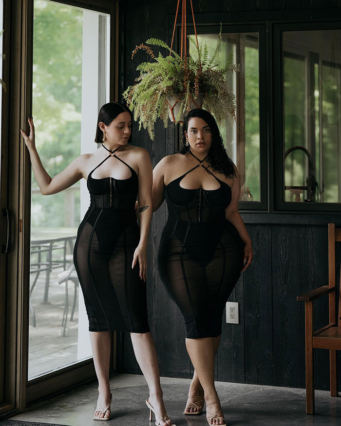 Two Friends Show How The Same Clothes Look On Their Different Bodies (30 New Pics)