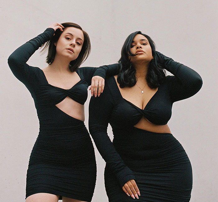 Two Friends Show How The Same Clothes Look On Their Different Bodies (30 New Pics)