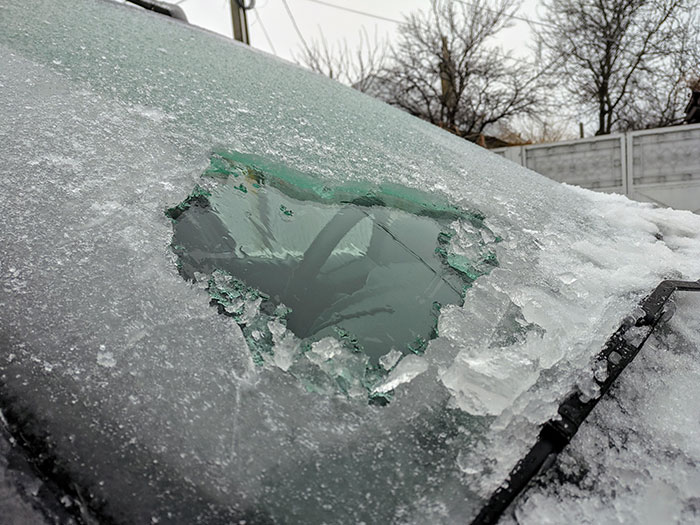 El grosor del hielo en mi parabrisas en Rumanía