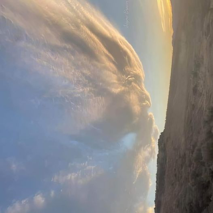 Esta increíble foto que da la impresión de que el cielo susurra a la tierra