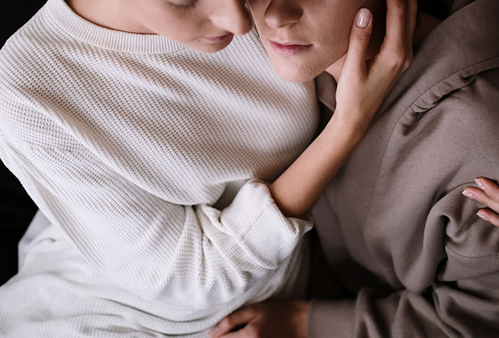 “¿Cuáles son esas señales de alarma en mujeres a las que los hombres deberían prestar atención?”: 20 mujeres responden
