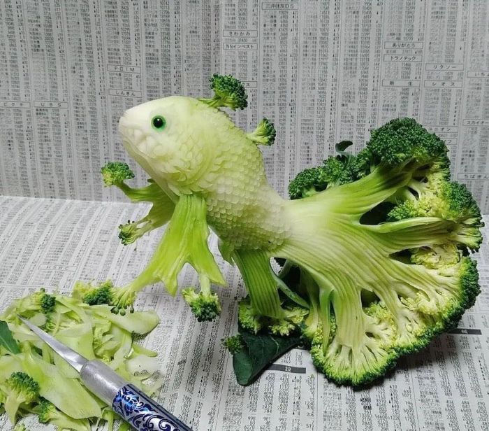 40 Confusing Images Where "Things Only Get Weirder" The Longer You Look
