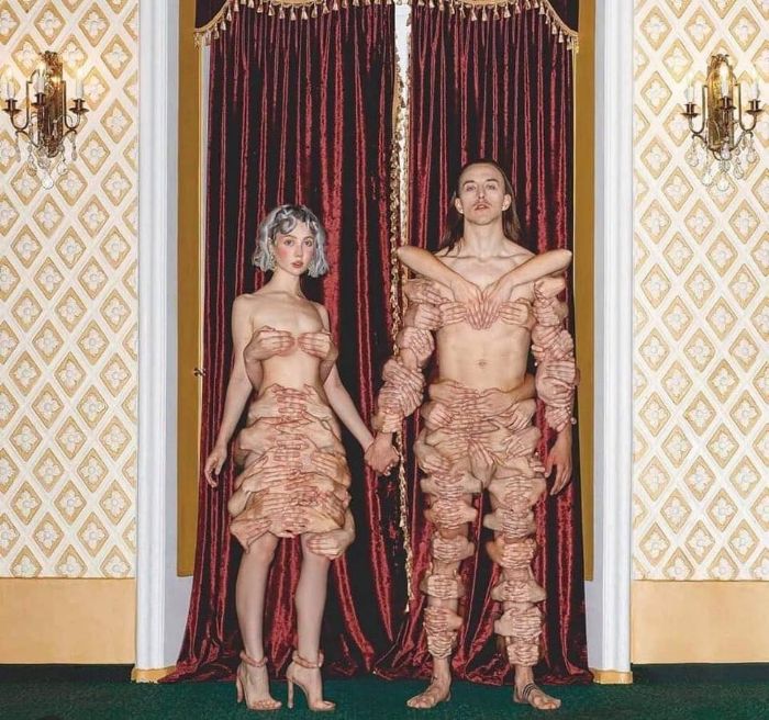 40 Confusing Images Where "Things Only Get Weirder" The Longer You Look