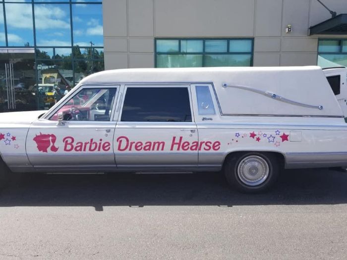 40 Confusing Images Where "Things Only Get Weirder" The Longer You Look