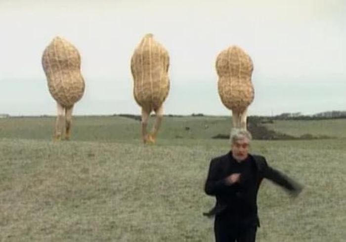 40 Confusing Images Where "Things Only Get Weirder" The Longer You Look